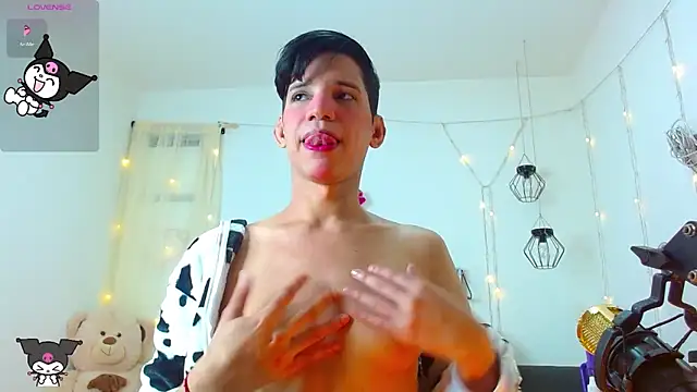 Snapshot of Ariel_Femboy_ chatting on January 1, 6:47 am Ariel Femboy online show from January 1, 6:47 am