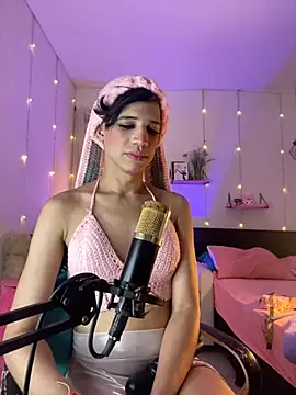 Snapshot of Ariel_Femboy_ chatting on October 14, 3:35 am Ariel Femboy online show from October 14, 3:35 am