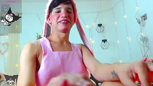 Snapshot of Ariel_Femboy_ chatting on January 12, 3:28 am Ariel Femboy online show from January 12, 3:28 am