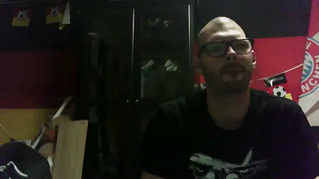 Snapshot of Die-geile-Sau chatting on October 4, 7:29 pm Die-geile-Sau online show from October 4, 7:29 pm