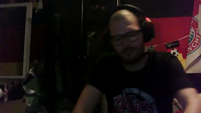 Snapshot of Die-geile-Sau chatting on September 15, 9:16 pm Die-geile-Sau online show from September 15, 9:16 pm