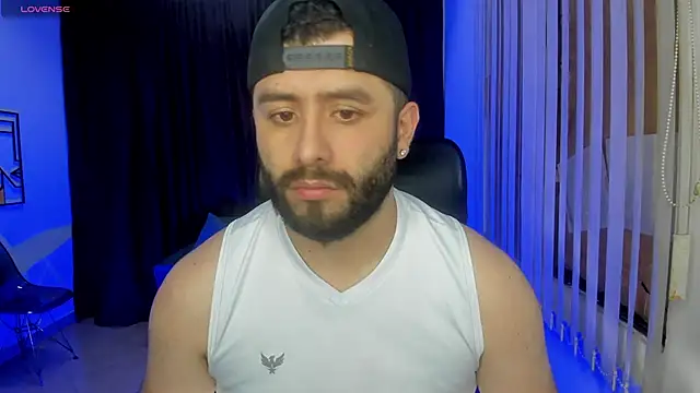 Snapshot of jhon_bear03 chatting on January 5, 11:15 am jhon bear03 online show from January 5, 11:15 am
