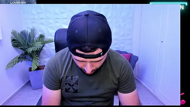 Snapshot of jhon_bear03 chatting on December 26, 2:37 pm jhon bear03 online show from December 26, 2:37 pm