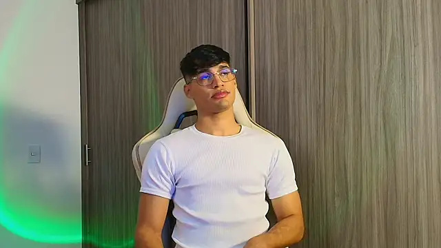 Jimmy Leeh  online show from December 2, 4:37 am