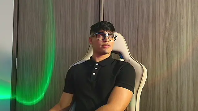 Jimmy Leeh  online show from November 30, 4:47 am