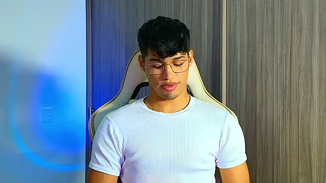 Jimmy Leeh  online show from February 3, 4:10 am