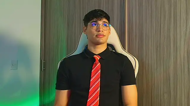 Jimmy Leeh  online show from November 14, 4:15 am