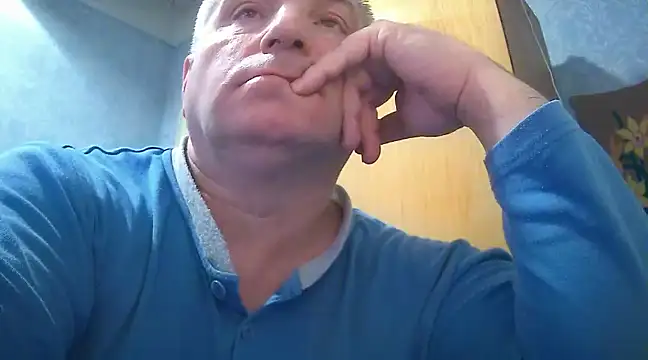 Snapshot of GYurmoka70 chatting on December 24, 11:44 pm GYurmoka70 online show from December 24, 11:44 pm