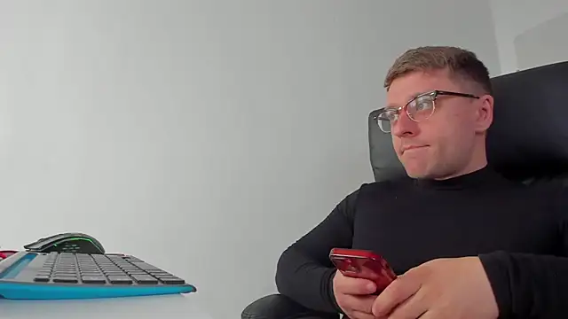 Snapshot of Findom_guy chatting on March 20, 11:38 am Findom guy online show from March 20, 11:38 am