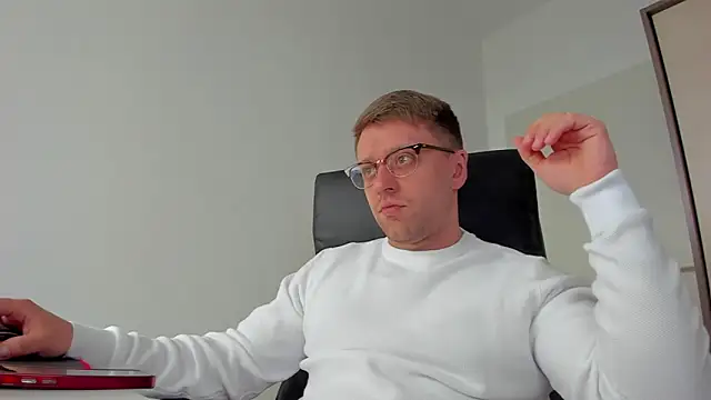 Snapshot of Findom_guy chatting on March 18, 9:34 am Findom guy online show from March 18, 9:34 am
