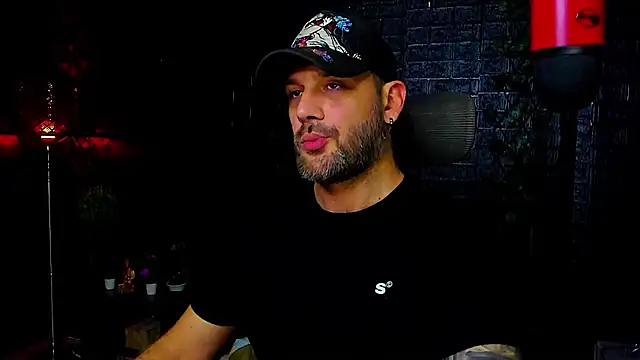 Snapshot of LexXHardy chatting on October 31, 12:01 am LexXHardy online show from October 31, 12:01 am