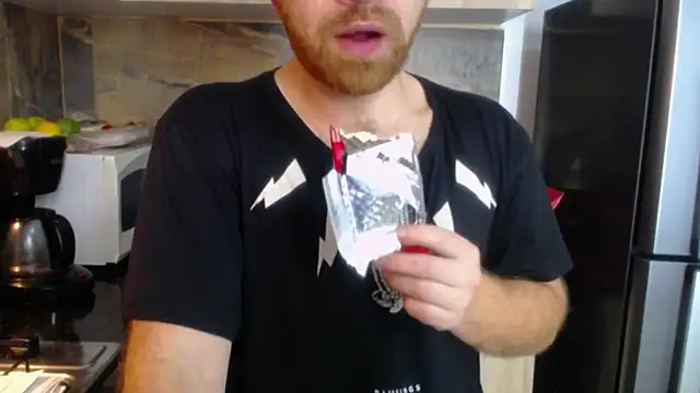 Snapshot of michacosio chatting on October 28, 2:36 am michacosio online show from October 28, 2:36 am