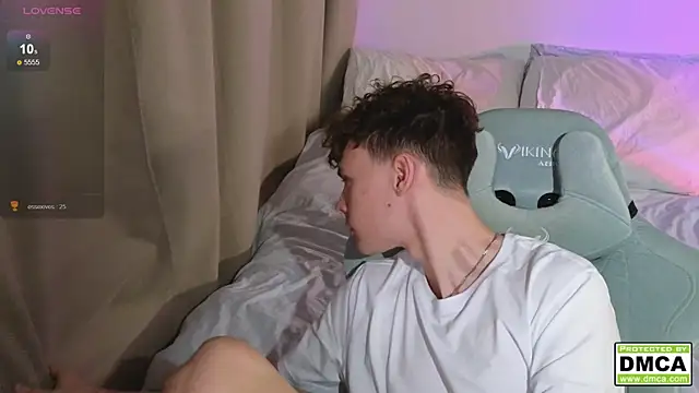 cute thomas online show from December 17, 9:21 pm