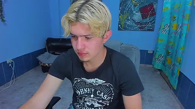 Snapshot of patrik_027 chatting on October 29, 7:39 pm patrik 027 online show from October 29, 7:39 pm