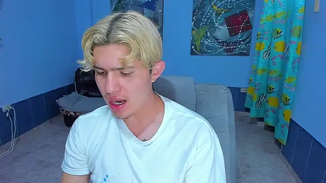 Snapshot of patrik_027 chatting on October 28, 7:38 pm patrik 027 online show from October 28, 7:38 pm