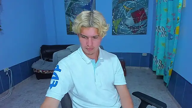 Snapshot of patrik_027 chatting on October 24, 3:30 am patrik 027 online show from October 24, 3:30 am