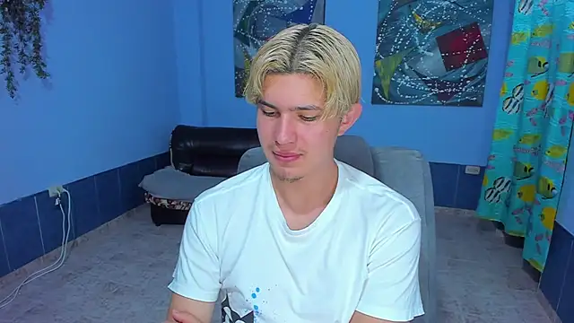 Snapshot of patrik_027 chatting on October 27, 7:38 pm patrik 027 online show from October 27, 7:38 pm