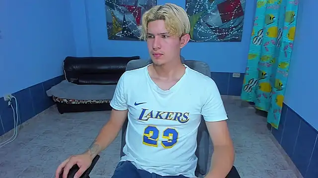 Snapshot of patrik_027 chatting on October 26, 5:37 pm patrik 027 online show from October 26, 5:37 pm