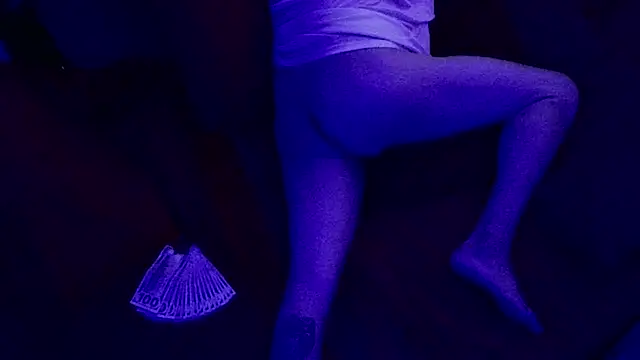 Snapshot of Time2playN303party chatting on October 27, 1:35 pm Time2playN303party online show from October 27, 1:35 pm