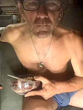 Snapshot of Likewise chatting on October 13, 8:20 am Likewise online show from October 13, 8:20 am