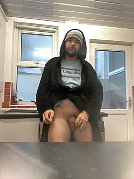 Snapshot of bigguy101 chatting on February 22, 8:07 am bigguy101 online show from February 22, 8:07 am