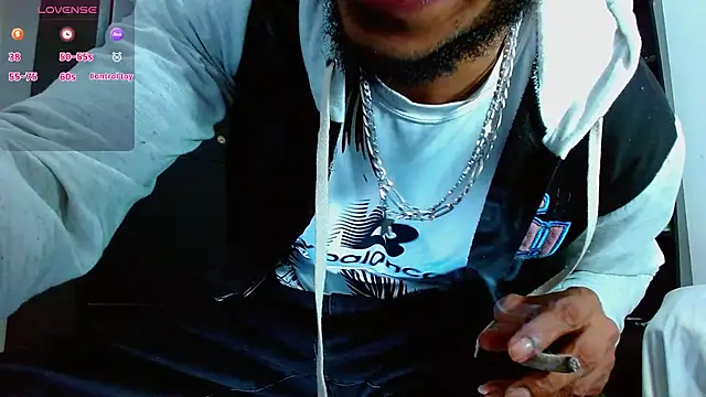 Snapshot of isuckmyselfxxx_420 chatting on December 12, 11:07 am isuckmyselfxxx 420 online show from December 12, 11:07 am