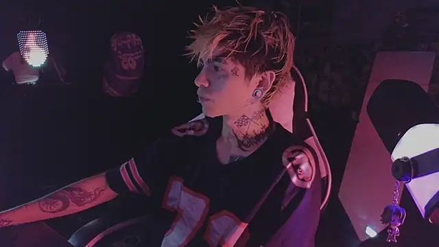 AcidMilo online show from April 8, 11:20 am