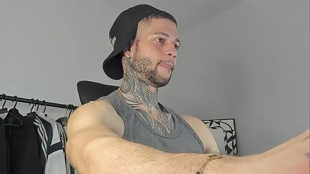 Snapshot of _jamesleandros1 chatting on October 9, 10:58 pm jamesleandros1 online show from October 9, 10:58 pm