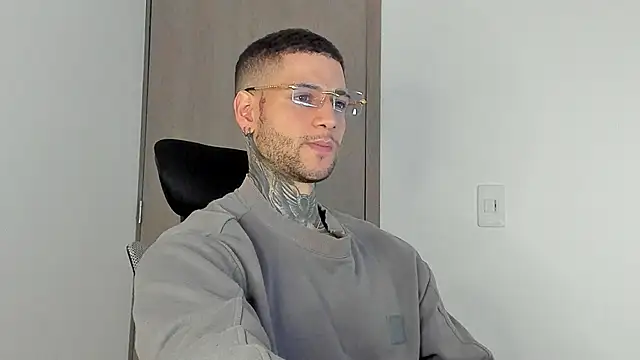  jamesleandros1 online show from January 15, 12:09 pm