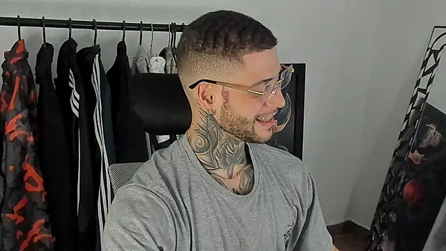  jamesleandros1 online show from December 16, 9:00 pm