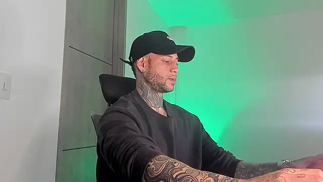  jamesleandros1 online show from May 9, 3:51 am