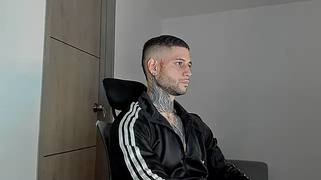  jamesleandros1 online show from June 10, 1:18 am