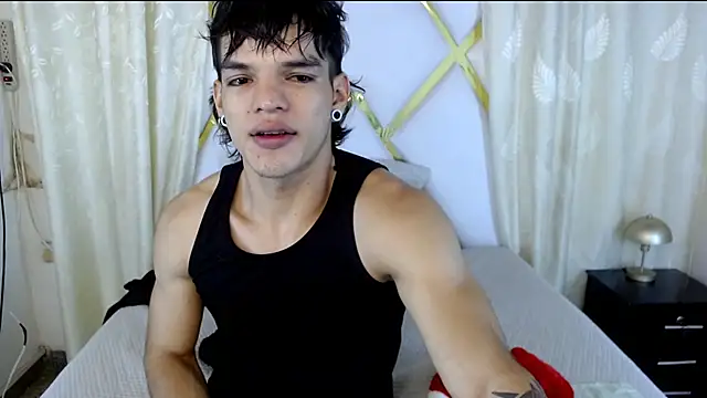 Snapshot of AlbertBernal69 chatting on December 15, 3:45 am AlbertBernal69 online show from December 15, 3:45 am