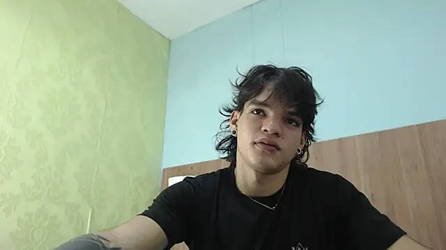 Snapshot of AlbertBernal69 chatting on March 21, 3:01 am AlbertBernal69 online show from March 21, 3:01 am