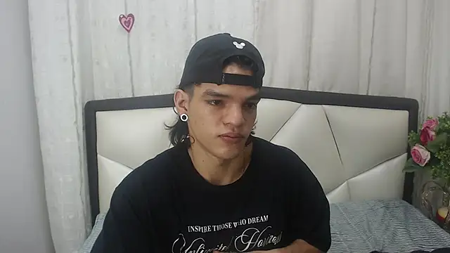 Snapshot of AlbertBernal69 chatting on March 19, 3:09 am AlbertBernal69 online show from March 19, 3:09 am