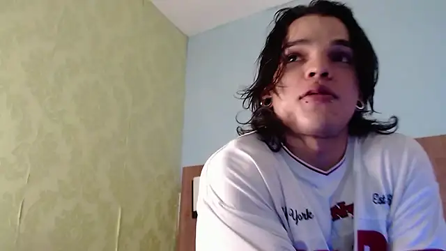 Snapshot of AlbertBernal69 chatting on October 2, 2:59 am AlbertBernal69 online show from October 2, 2:59 am