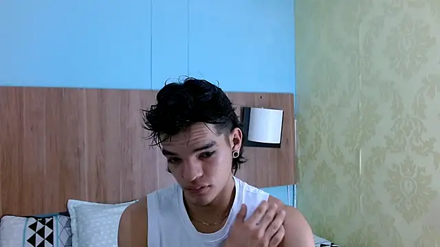 Snapshot of AlbertBernal69 chatting on January 4, 2:35 am AlbertBernal69 online show from January 4, 2:35 am