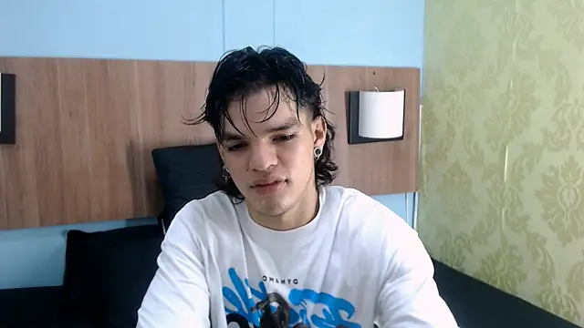 Snapshot of AlbertBernal69 chatting on February 25, 2:03 am AlbertBernal69 online show from February 25, 2:03 am