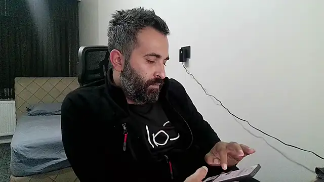 Snapshot of tgltplsr chatting on November 1, 9:52 pm tgltplsr online show from November 1, 9:52 pm