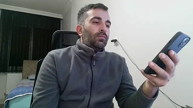 Snapshot of tgltplsr chatting on January 18, 12:06 am tgltplsr online show from January 18, 12:06 am