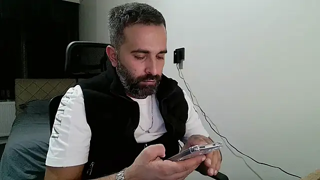 Snapshot of tgltplsr chatting on October 17, 10:58 pm tgltplsr online show from October 17, 10:58 pm