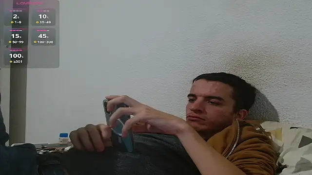 Snapshot of Tombgy07 chatting on September 29, 7:43 pm Tombgy07 online show from September 29, 7:43 pm