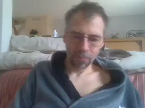 Snapshot of ptitcanard60600 chatting on December 15, 1:00 pm ptitcanard60600 online show from December 15, 1:00 pm