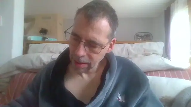 Snapshot of ptitcanard60600 chatting on March 22, 10:39 am ptitcanard60600 online show from March 22, 10:39 am