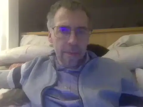 Snapshot of ptitcanard60600 chatting on February 12, 10:48 pm ptitcanard60600 online show from February 12, 10:48 pm