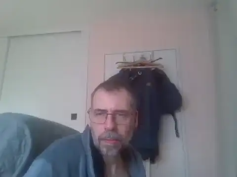 Snapshot of ptitcanard60600 chatting on March 20, 2:10 pm ptitcanard60600 online show from March 20, 2:10 pm