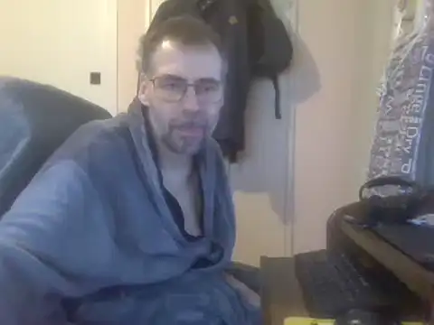 Snapshot of ptitcanard60600 chatting on February 6, 10:15 am ptitcanard60600 online show from February 6, 10:15 am
