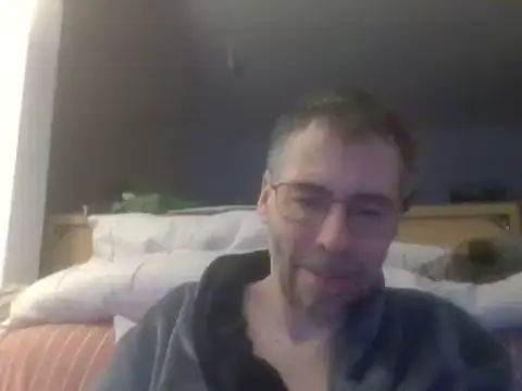 Snapshot of ptitcanard60600 chatting on December 11, 10:38 pm ptitcanard60600 online show from December 11, 10:38 pm
