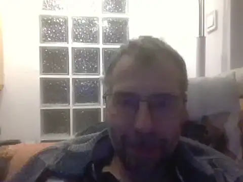 Snapshot of ptitcanard60600 chatting on February 4, 10:02 pm ptitcanard60600 online show from February 4, 10:02 pm