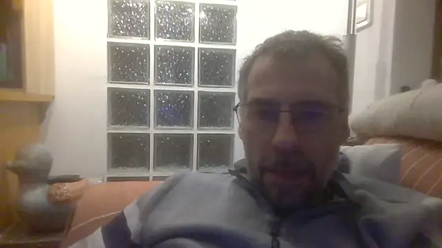 Snapshot of ptitcanard60600 chatting on February 1, 10:55 pm ptitcanard60600 online show from February 1, 10:55 pm